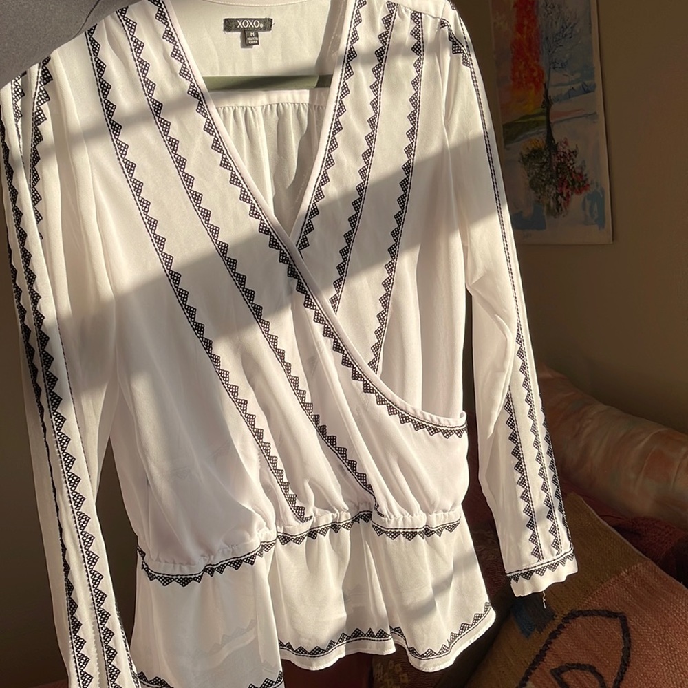 XOXO BLACK AND WHITE BLOUSE